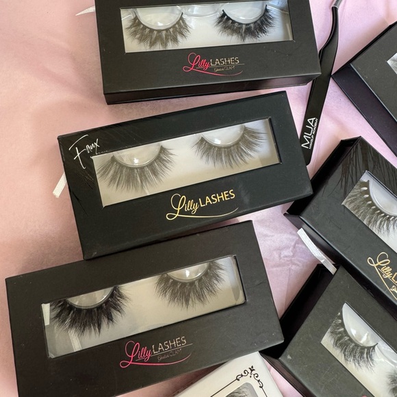 BUNDLE of 9 Lilly lashes
House of Lashes Lash
Tweezers New - Picture 3 of 6